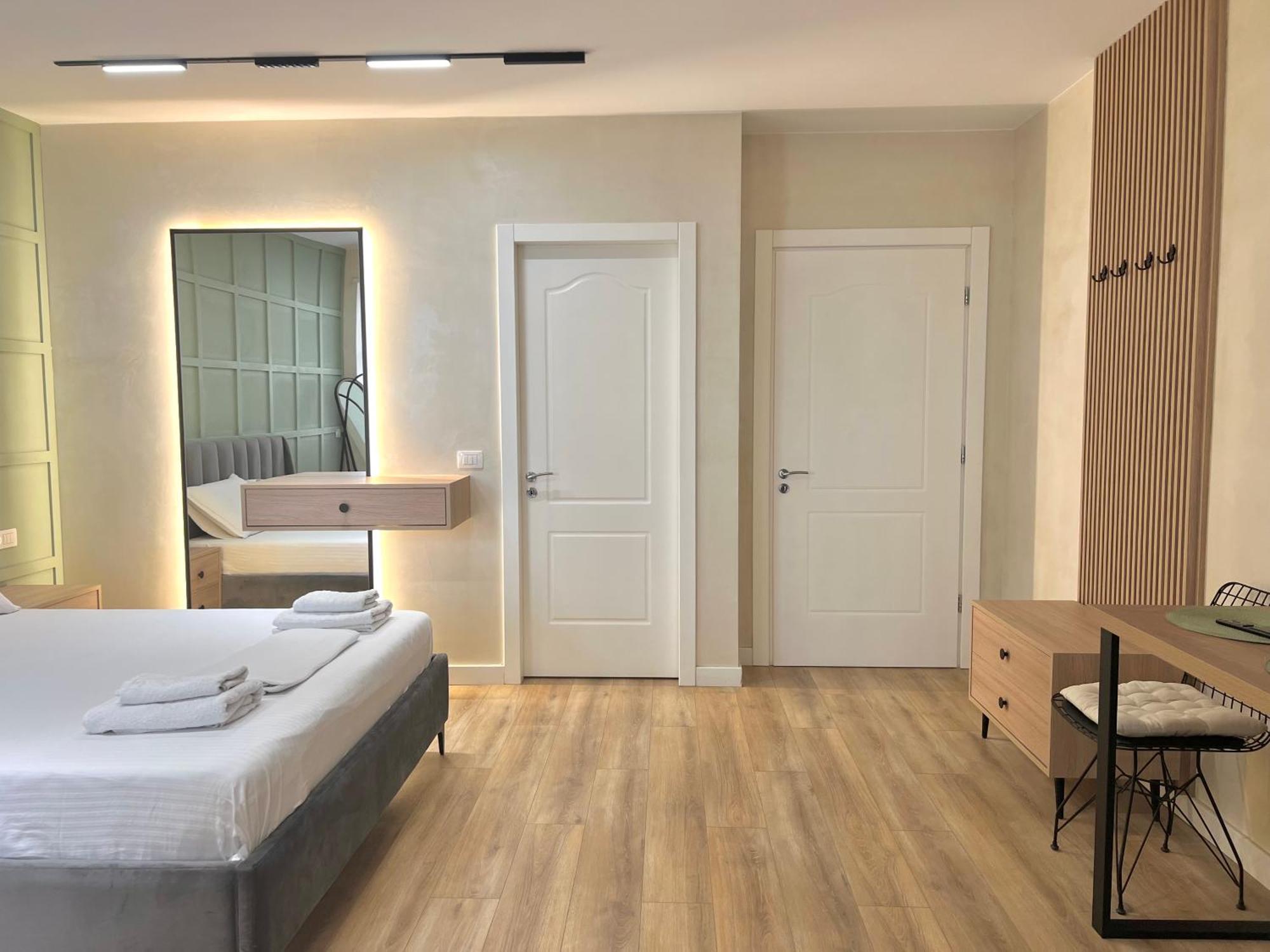 Syncron Apartments In The Center Of Tiranë Ngoại thất bức ảnh