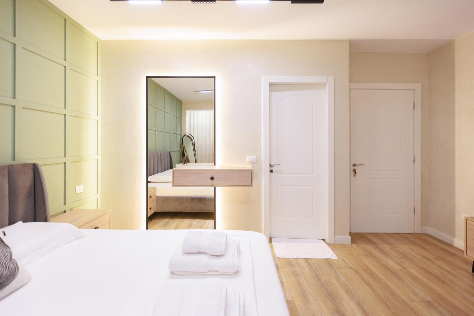 Syncron Apartments In The Center Of Tiranë Ngoại thất bức ảnh